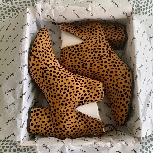 NIB Qupid Joann Low Cut Ankle Boots Leopard 8.5 - Picture 6 of 13